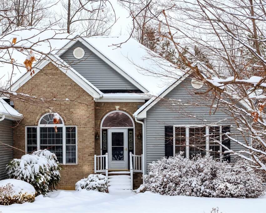 Advantages and Disadvantages of Roof Replacement in the Winter